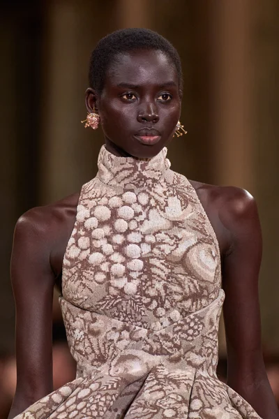 Look 75